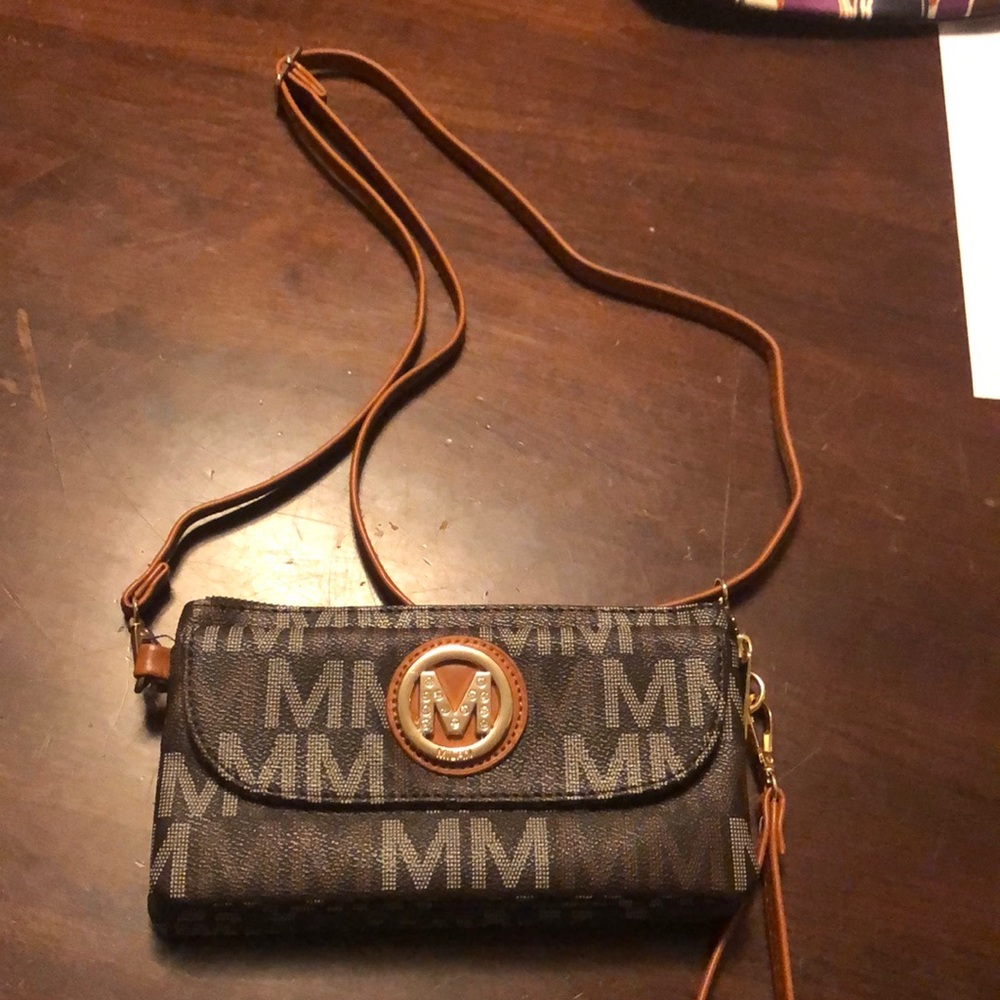 Milan crossbody wristlet